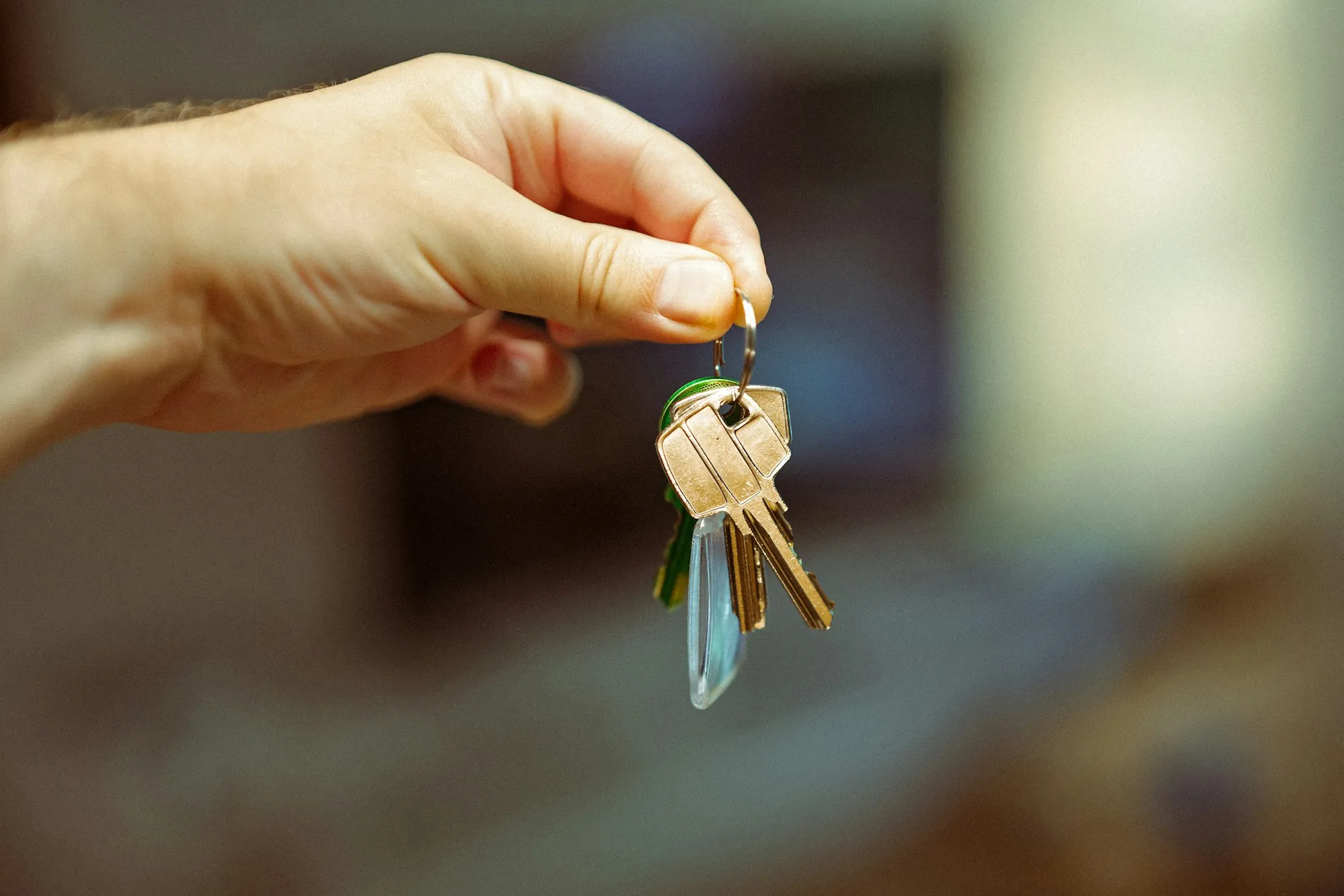 Hand holding a set of house keys, a reminder that a Winnetka home counts toward the Illinois estate tax alongside life insurance